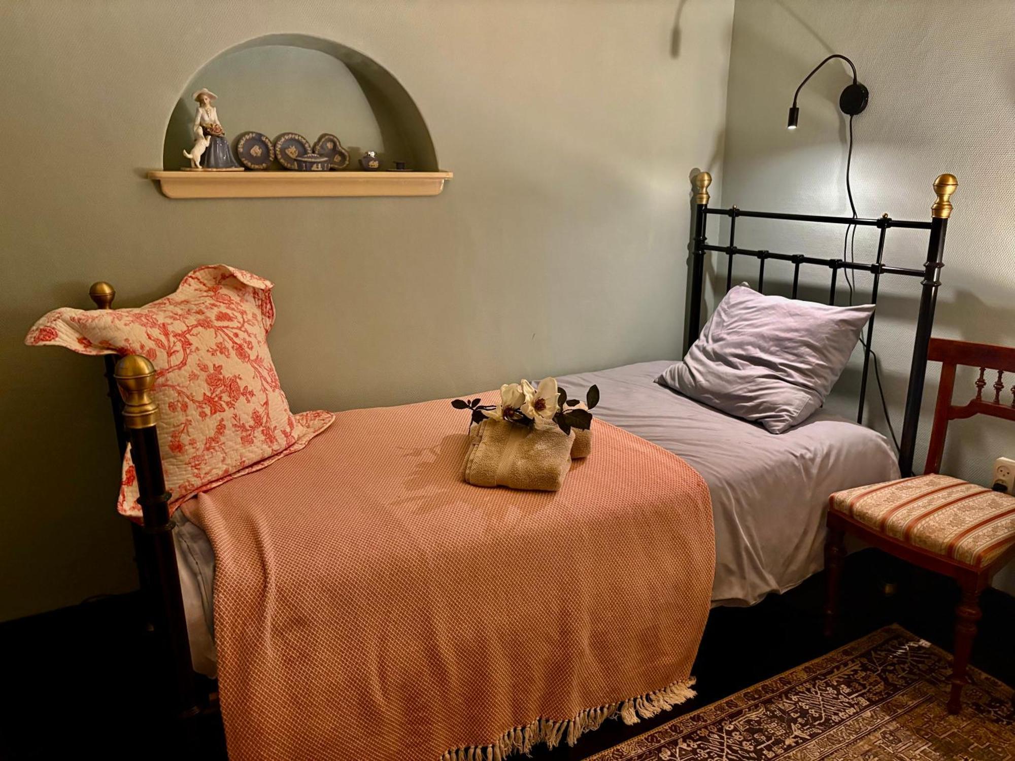 B&B Het Gasthuys อาเมอรองเงอ ภายนอก รูปภาพ